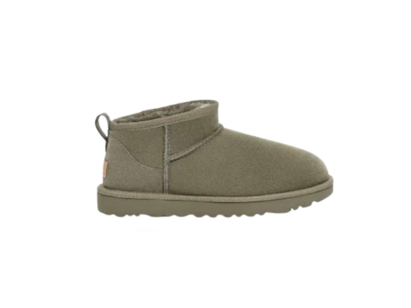 UGG- CLASSIC ULTRA MINI BOOTS- MOSS GREEN UGG- CLASSIC ULTRA MINI BOOTS- MOSS GREEN | STYLO