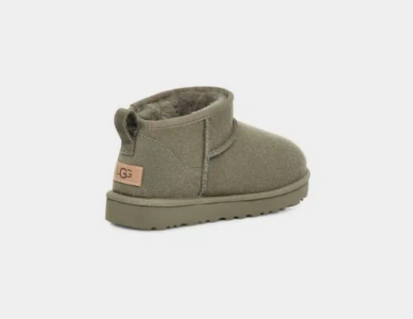 UGG- CLASSIC ULTRA MINI BOOTS- MOSS GREEN UGG- CLASSIC ULTRA MINI BOOTS- MOSS GREEN | STYLO