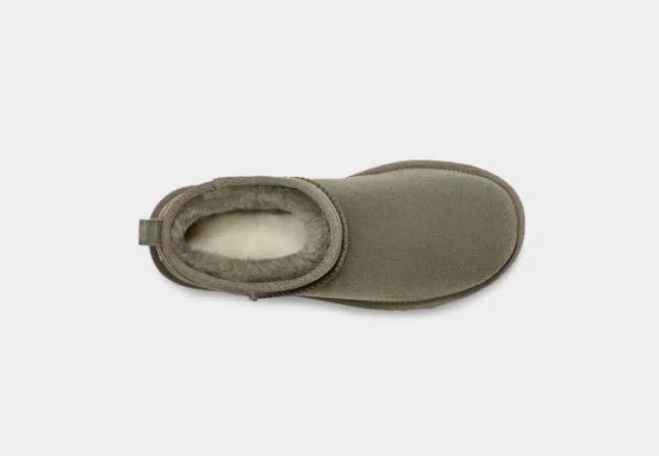 UGG- CLASSIC ULTRA MINI BOOTS- MOSS GREEN UGG- CLASSIC ULTRA MINI BOOTS- MOSS GREEN | STYLO