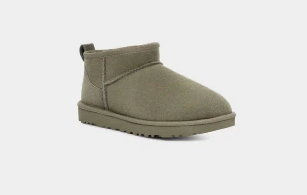 UGG- CLASSIC ULTRA MINI BOOTS- MOSS GREEN UGG- CLASSIC ULTRA MINI BOOTS- MOSS GREEN | STYLO