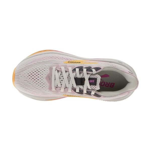 Brooks Ghost 17 Oyster/ Apricot/ Pink | STYLO
