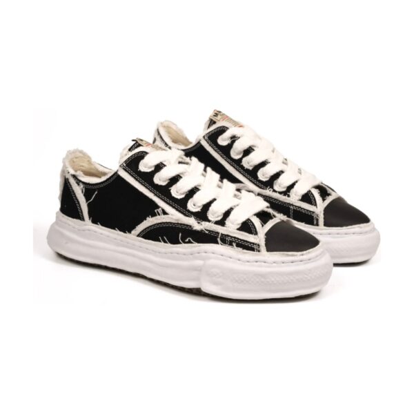 Maison Mihara Black White | STYLO