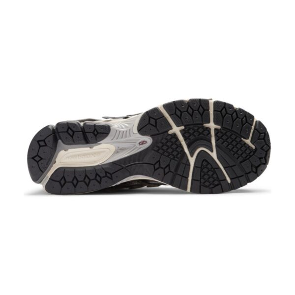 New Balance 1906A Silver Gold Metallic New Balance 1906A Silver Gold Metallic | STYLO