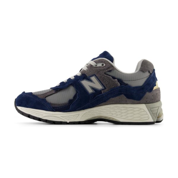 New Balance 2002R Navy Raincloud | STYLO