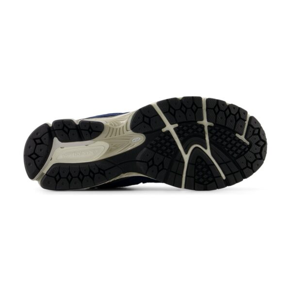 New Balance 2002R Navy Raincloud | STYLO