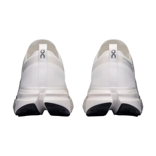 On Cloudsoma White | STYLO
